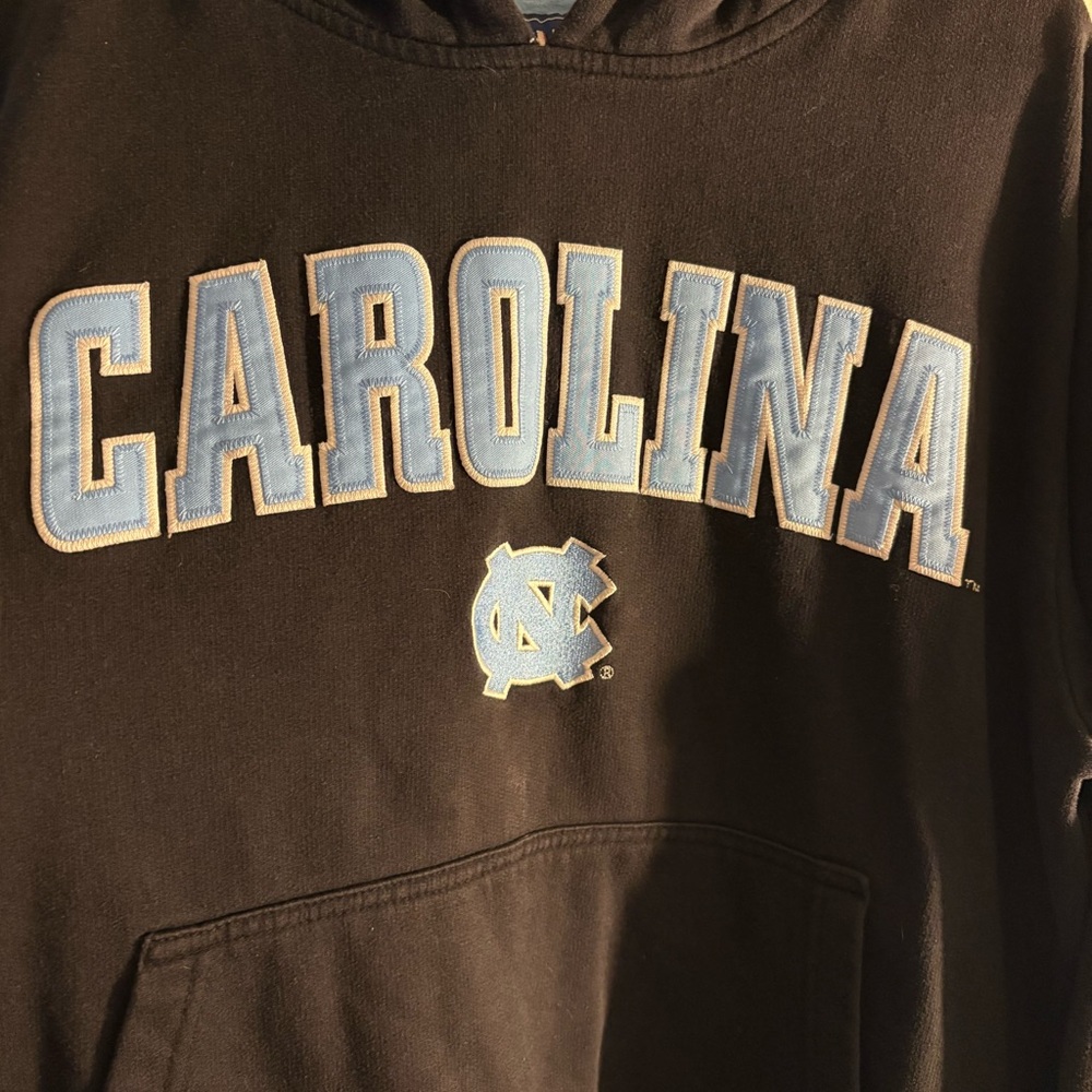 UNC Carolina Tar Heels Hoodie Men’s Medium Black NCAA Pullover Sweatshirt - Picture 2 of 8